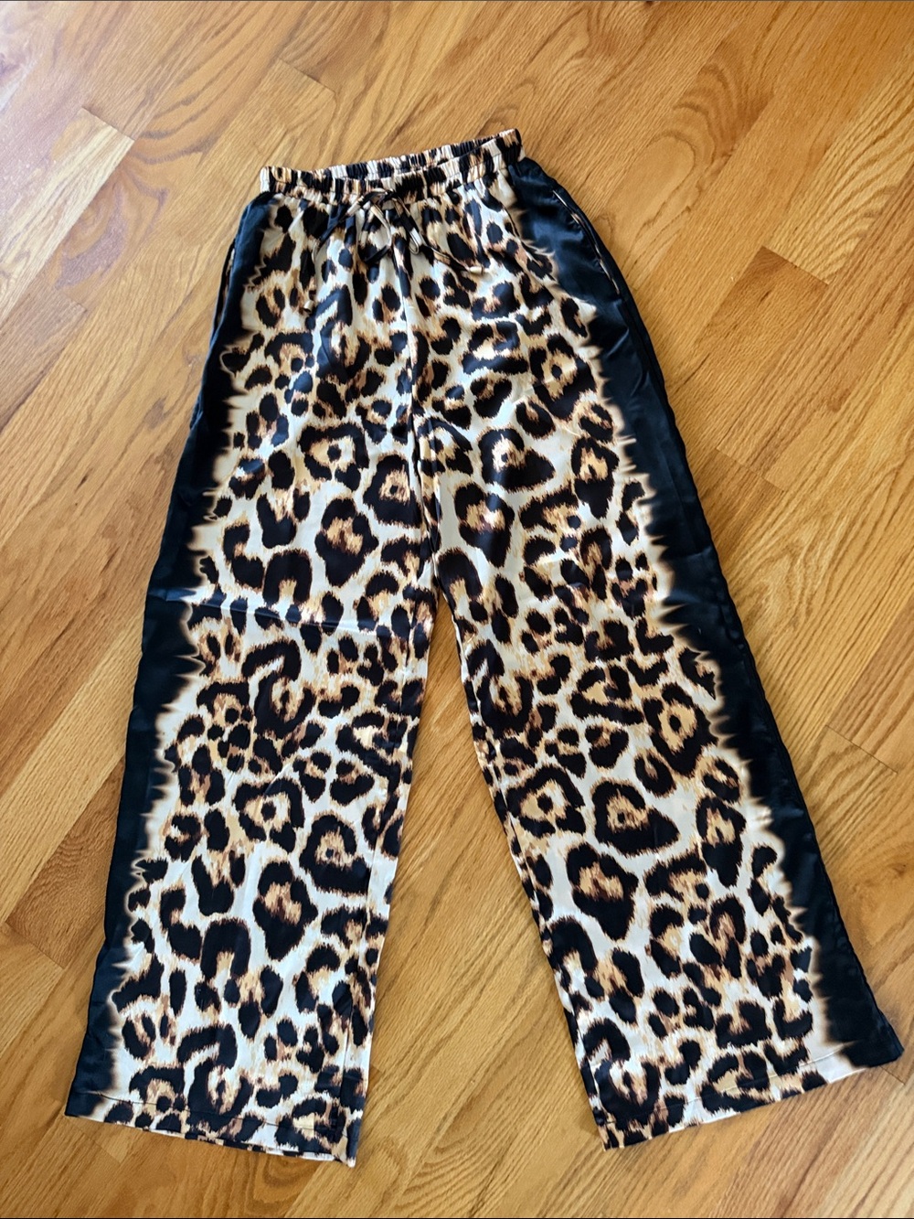 Her…Bottari  Leopard Print Satin Pants – Size Small